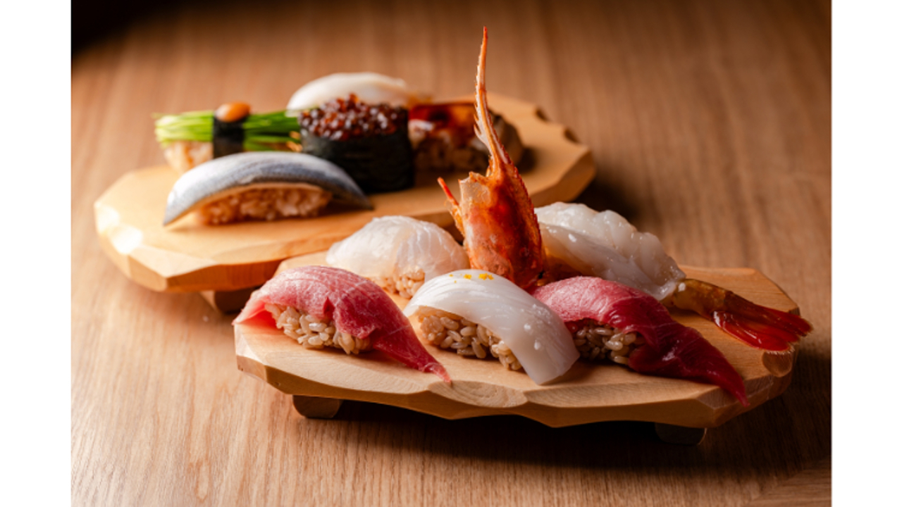 寿司とワイン オモテサンドリア|料理長・料理長候補の求人画像1枚目
