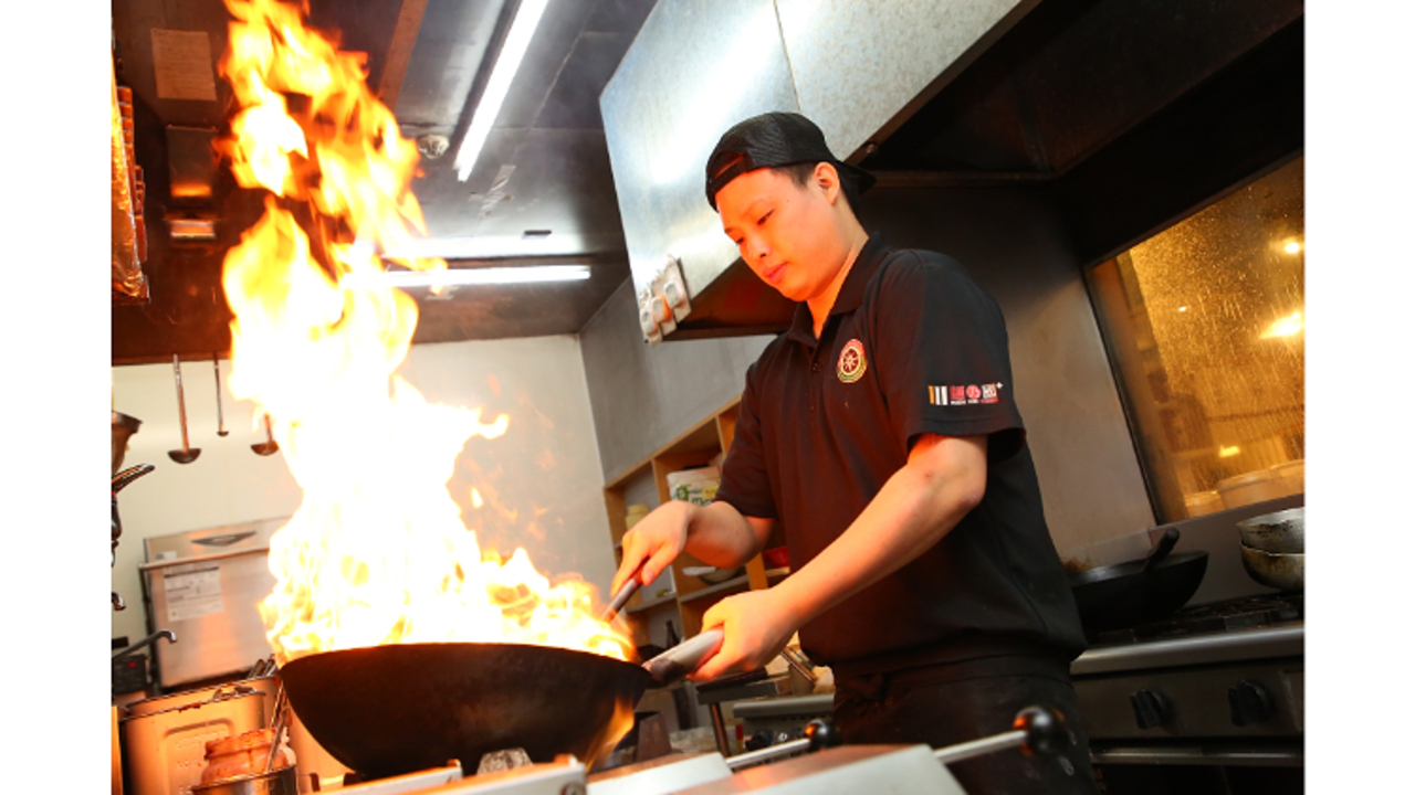 麺屋・國丸|レストランサービス・ホールスタッフの求人画像1枚目