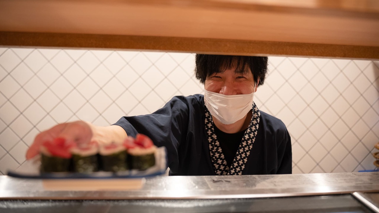 梅田酒場 すし金|店長・店長候補の求人画像1枚目